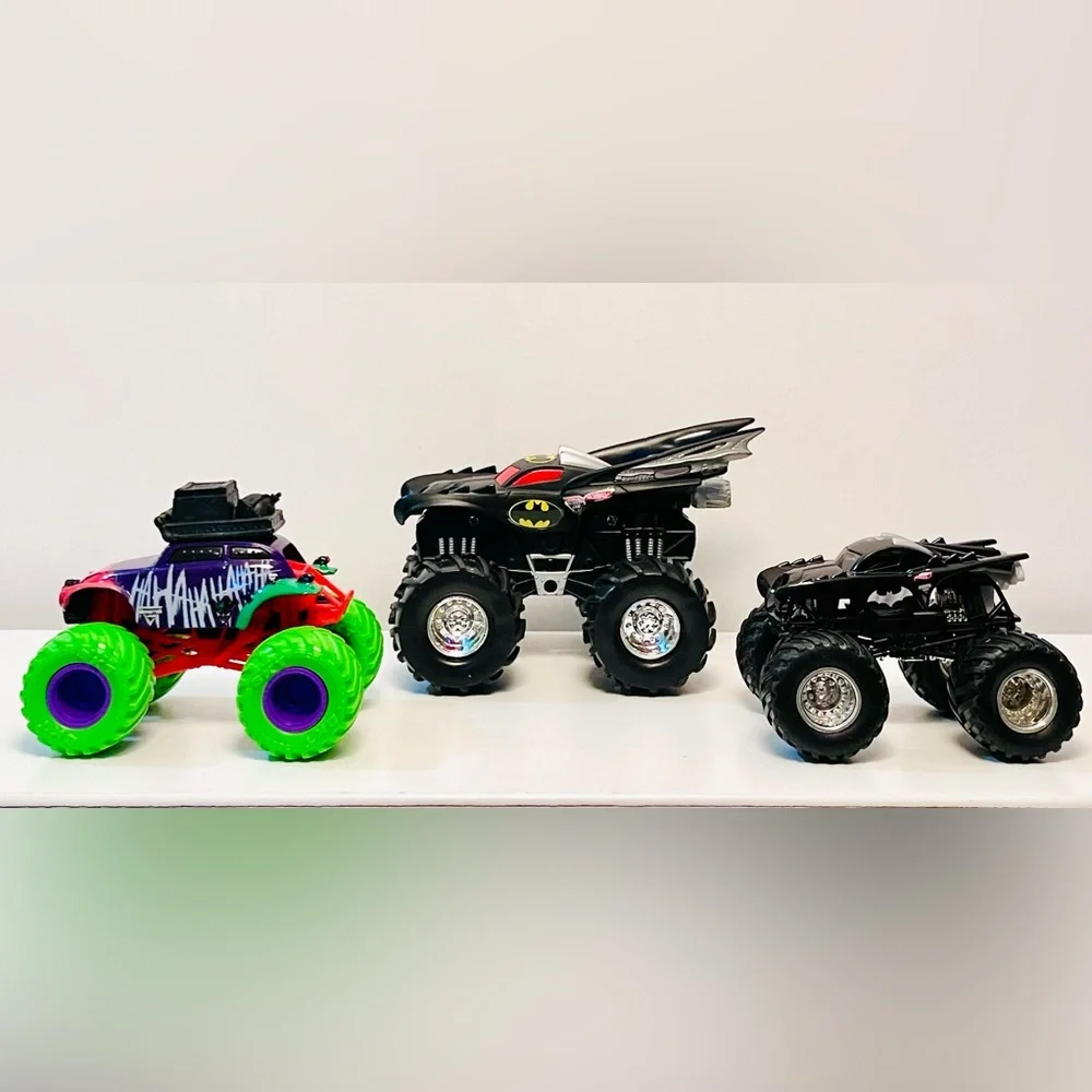 BATMAN & JOKER Monster Truck Lot (3)